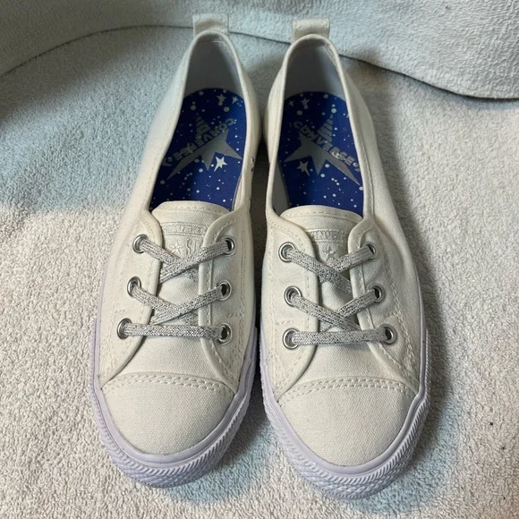 NWOT Converse All Stars girls white ballet lace slip on in size 5.5